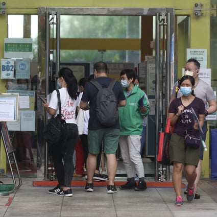 Residents queue for BioNTech jabs at Sun Yat Sen Memorial Park Sports Centre in Sai Ying Pun on August 14. Photo: Xiaomei Chen