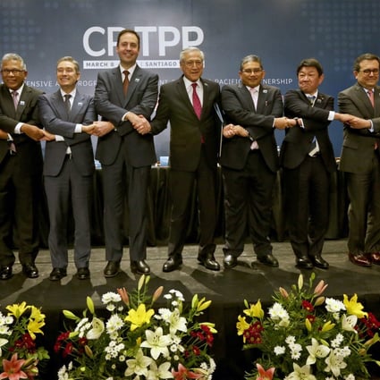 Ministers from member states of the Comprehensive and Progressive Agreement for Trans-Pacific Partnership link hands after signing the agreement in Santiago, Chile, on March 8, 2018. Photo:AP 