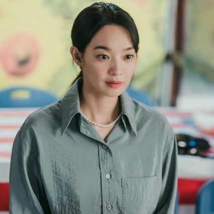 Shim Min-a, as Yoon Hye-jin, finds herself in a love triangle with Hong Du-sik (Kim Seon-ho) and Ji Seong-hyun (Lee Sang-yi) in Netflix romcom Hometown Cha-Cha-Cha.