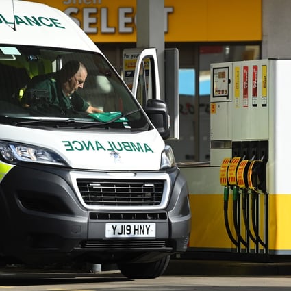 An ambulance driver stops at a closed petrol station in London on October 5. Fuel prices in Britain have hit an eight-year high as the petrol crisis continues across the country. Photo: EPA-EFE