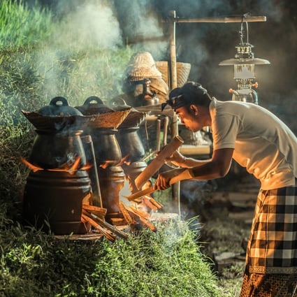Wayan Sutariawan, executive chef at the Four Seasons Resort Bali at Sayan, has produced a free culinary biography which features traditional Balinese recipes. 