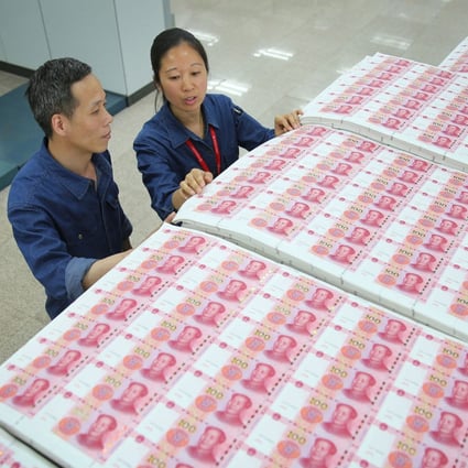 Chinese workers check renminbi notes on the assembly line at a China Banknote Printing and Minting Corporation factory in Shijiazhuang, in north China’s Hebei province. Photo: AFP