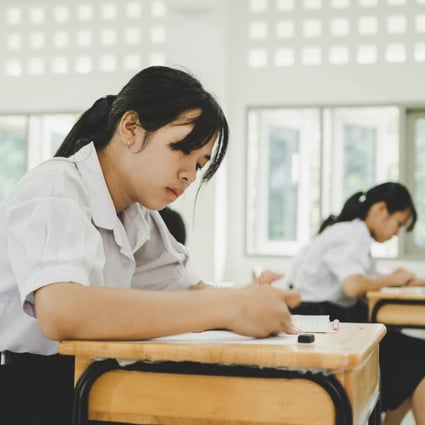 Teens newly back in face-to-face lessons at school after two years of virtual ones can struggle. Photo: Shutterstock