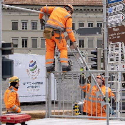 Workers dismantle structures at the World Trade Organization’s headquarters in Geneva, Switzerland, on November 27, after the 12th Ministerial Conference was postponed at the last minute. Photo: EPA-EFE
