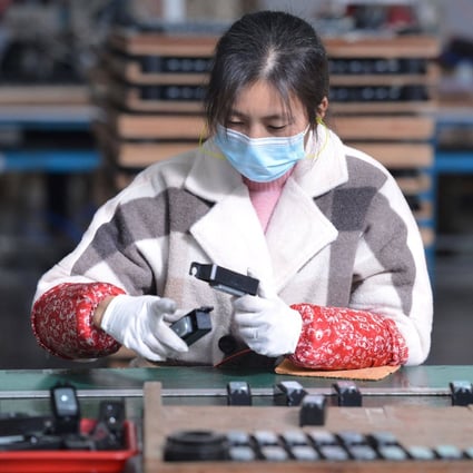 China’s Caixin/Markit manufacturing purchasing managers’ index (PMI) fell to 49.9 in November from 53.8 in October, data released on Wednesday showed. Photo: AFP