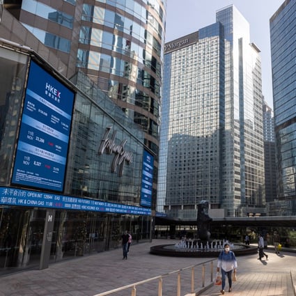Electronic billboards display stock transactions on Exchange Square, the building housing the bourse, in Hong Kong, China, 30 November 2021. Photo: EPA-EFE 