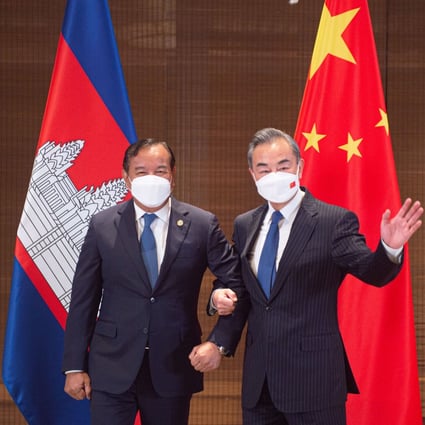 Chinese Foreign Minister Wang Yi holds talks with Cambodian Foreign Minister Prak Sokhonn in Anji, Zhejiang province, on Saturday. Photo: Xinhua
