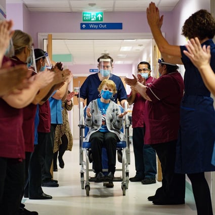 Margaret Keenan is applauded by staff after becoming the UK’s first person to receive the Pfizer/BioNtech shot on December 8, 2020. Photo: Getty Images/TNS 