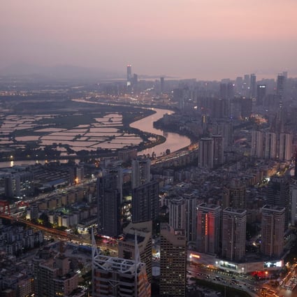 Shenzhen (right) and Hong Kong, separated by the Shenzhen river and both dependent on the Dongjiang for water supplies. Photo: Reuters