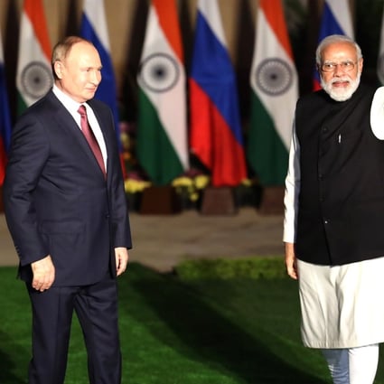 Indian Prime Minister Narendra Modi (right) welcomes Russian President Vladimir Putin to New Delhi on Monday. Photo: DPA