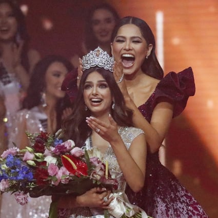Miss Universe 2020 Andrea Meza, right, crowns India’s Harnaaz Sandhu as Miss Universe 2021 during the 70th Miss Universe pageant. Photo: AP