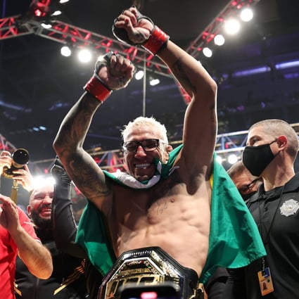 Charles Oliveira of Brazil celebrates after defeating Dustin Poirier to defend his lightweight title at the UFC 269 event at T-Mobile Arena on December 11, 2021 in Las Vegas, Nevada. Photo: Carmen Mandato/Getty Images/AFP