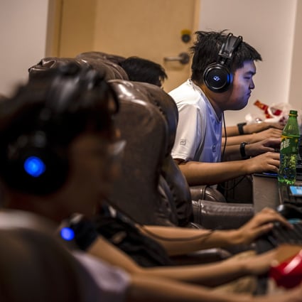 People play games in the video gaming centre in Shanghai, China, 31 August 2021. Photo: EPA-EFE
