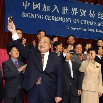 Shi Guangsheng (front left), then Chinese minister of Foreign Trade and Economic Cooperation, celebrates with others after signing the protocol of China’s accession to the World Trade Organization on behalf of the Chinese government, in Doha, Qatar, on November 11, 2001. Photo: Xinhua