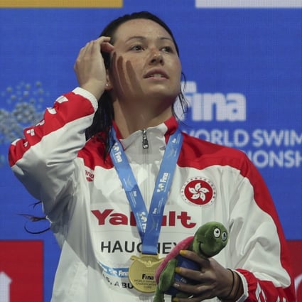 Siobhan Haughey stands on the podium after winning 100m freestyle final at the short course World Championships in Abu Dhabi on December 18, 2021. Photo: AP/Kamran Jebreili)