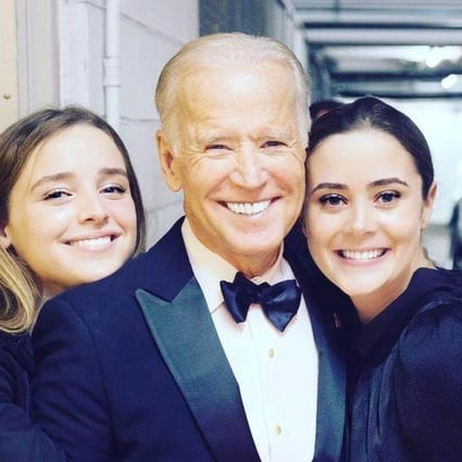 Naomi (right) with her little sister and President of the United States Joe Biden – her grandfather. Photo: @naomibiden/Instagram