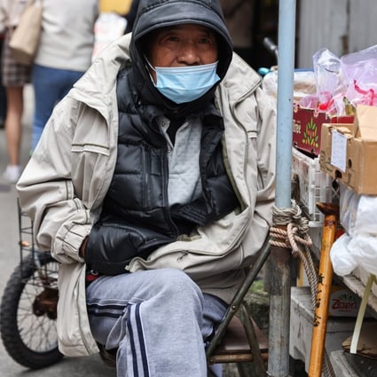 Hong Kong’s elderly were urged to take extra care as temperturates plummeted on Monday morning. Photo: K. Y. Cheng