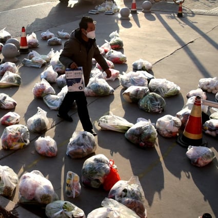 A worker prepares food deliveries for residents under lockdown in Xian, Shaanxi province, on Wednesday. Many residents are relying on deliveries for food and other necessities. Photo: Reuters