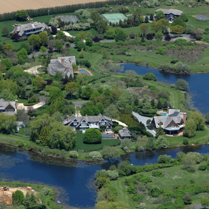 Aerial photograph of homes in the Hamptons on May 22, 2007/ Photo: Bloomberg