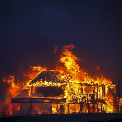 A home burns after wildfire swept through Colorado in 2021. Photo: Getty 