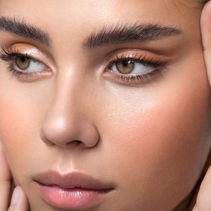 From simple tweezing to a full-on eyebrow transplant, everyone is hopping on board the thick, fluffy eyebrow trend.