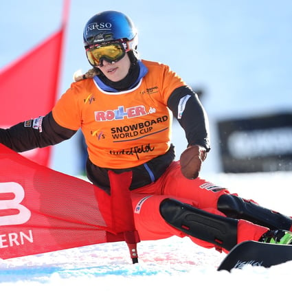 Patrizia Kummer in action during the parallel giant slalom at the Snowboard World Cup Sudelfeld. Photo: dpa