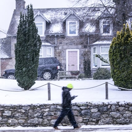 A person walks through the snow in the UK. Photo: PA Wire/dpa