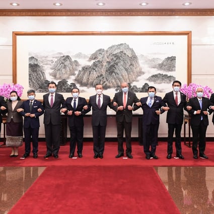 Chinese State Councilor and Foreign Minister Wang Yi (centre) meets diplomatic envoys from the Asean states in Beijing on November 14, 2021. Photo: Xinhua