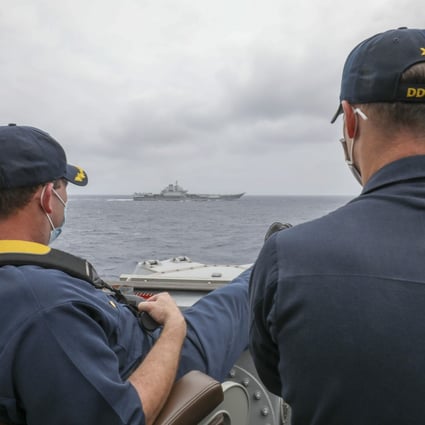 Officers on the USS Mustin watch the Liaoning during the encounter. Photo: US Navy