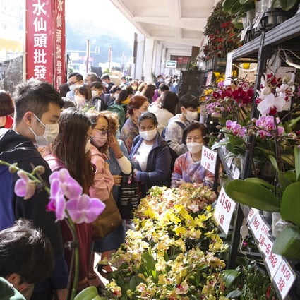 Customers flock to Mong Kok flower market on Saturday. Phoo: Edmond So