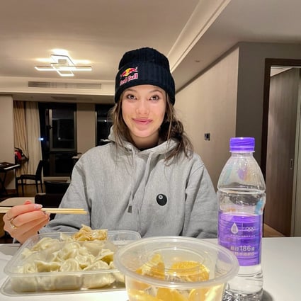 Eileen Gu eats dumplings in a Beijing restaurant after she arrives for the Winter Olympics. Photo: Weibo