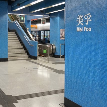 A teacher was on her way to work when she encountered two infected people in a tunnel at Mei Foo MTR station. 