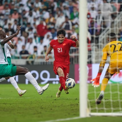 Luo Guofu (middle) in action for China during the FIFA World Cup Qatar 2022 Asian qualifiers in Jeddah. Photo: Xinhua