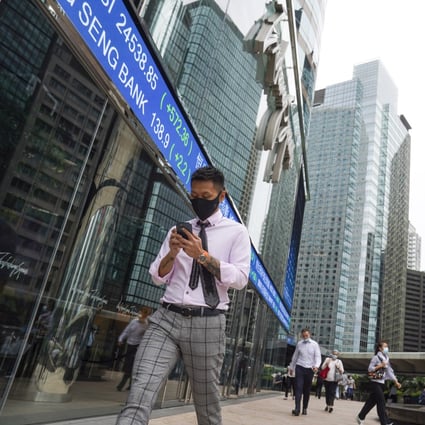 Hong Kong’s stockbrokers are in for disappointing bonuses after a rotten year for the stock market. Photo: Sam Tsang