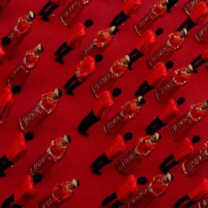 Newly-wed couples attend a group wedding ceremony in traditional Han Dynasty style in Jiangxi province. Photo: Reuters