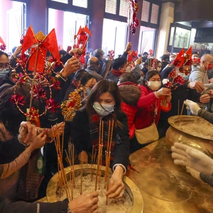 Worshippers flocked to Che Kung Temple in Sha Tin on Thursday. Photo: Nora Tam