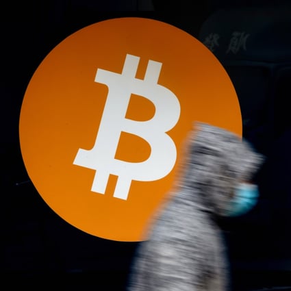 The bitcoin logo is seen on a storefront in Hong Kong, Feb. 10, 2022. Photo: Bloomberg