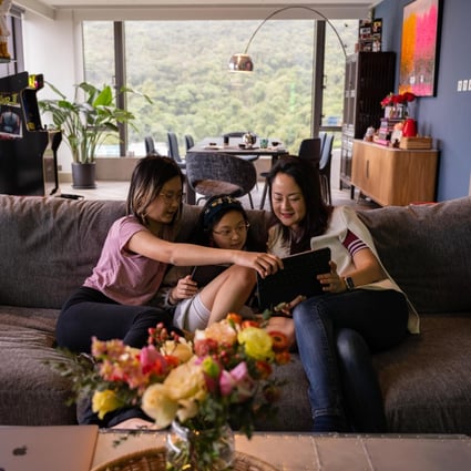 Arcadia Kim, founder of Infinite Screentime, plays Minecraft with her daughters in Hong Kong on February 19, 2022. Photo: Bloomberg