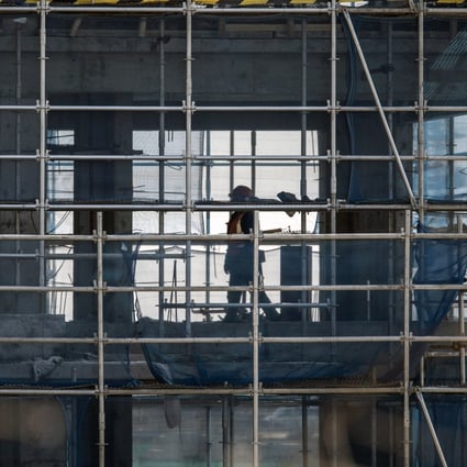 China’s Caixin/Markit services purchasing managers’ index (PMI) fell to 50.2 in February from 51.4 in January, data released on Thursday showed. Photo: Bloomberg
