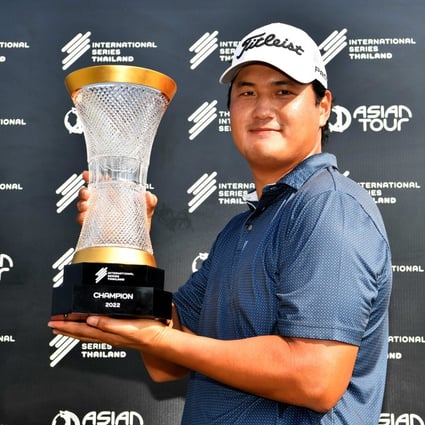 American Sihwan Kim shows off the trophy after winning the International Series Thailand tournanent on the Asian Tour. Photo: Asian Tour
