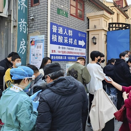 People line up for coronavirus tests outside a hospital in Shanghai. Photo: AP 
