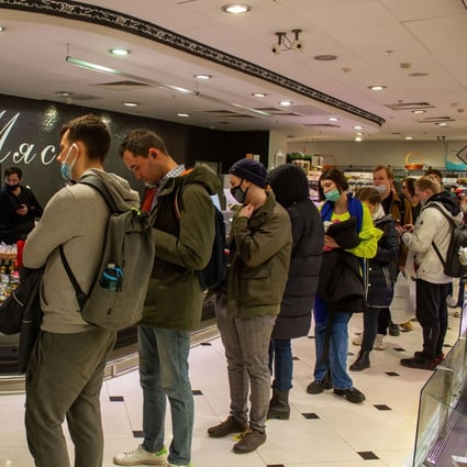 People queue to withdraw US dollars from a Tinkoff ATM in a supermarket in Moscow, Russia, on March 3, as the value of the rouble plummeted. Photo: Zuma Press Wire/DPA