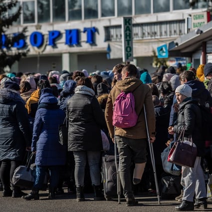 Ukrainian refugees queue to get into Poland via the Medyka border crossing. Photo: Bloomberg