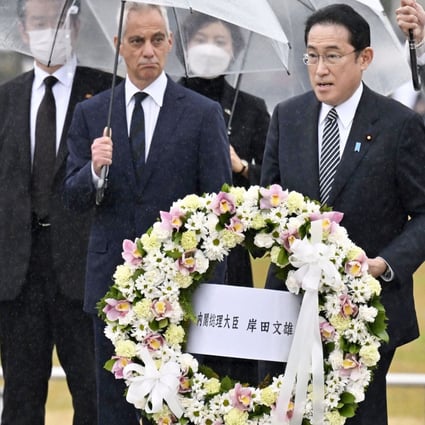 Japanese Prime Minister Fumio Kishida and US Ambassador to Japan Rahm Emanuel visit Hiroshima’s Peace Memorial Park. Photo: Reuters