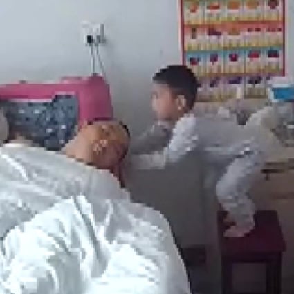 A little boy in China won the nation’s heart when he put in immense effort to care for his dad, who is in a vegetative state. Photo: Douyin 