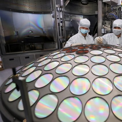 Employees work on a semiconductor chip production line.  Photo: Reuters 