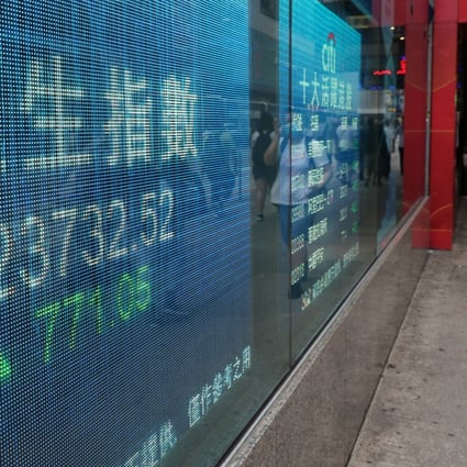 An electronic board showing the closing Hang Seng Index level outside a bank in Mong Kok, Hong Kong. Photo: Edmond So