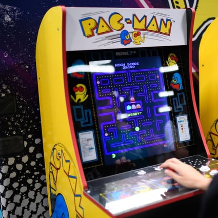 Pac-man play Pac Man