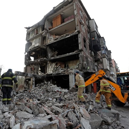 Rescuers work at a damaged residential building in Mariupol, Ukraine. Photo: Reuters