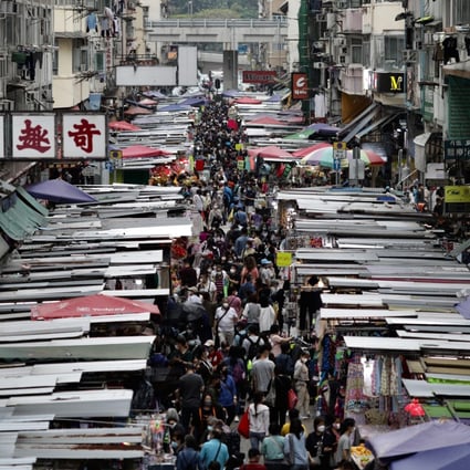 Thousands of Hong Kong residents flock to the narrow strip of a street market in Mong Kok on April 18 as social curbs are eased. Photo: dpa